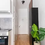 Fast Wifi - 3 Min Walk To Metro - On-Site Parking For 19,90 Eur