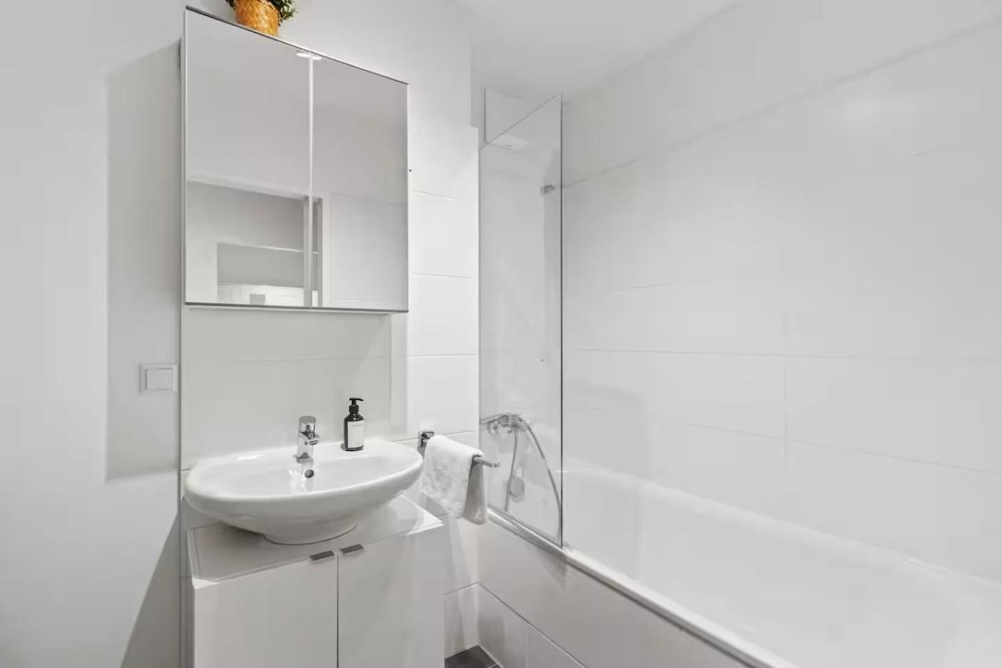 Fast Wifi - 3 Min Walk To Metro - On-site Parking For 19,90 Eur * Wenen