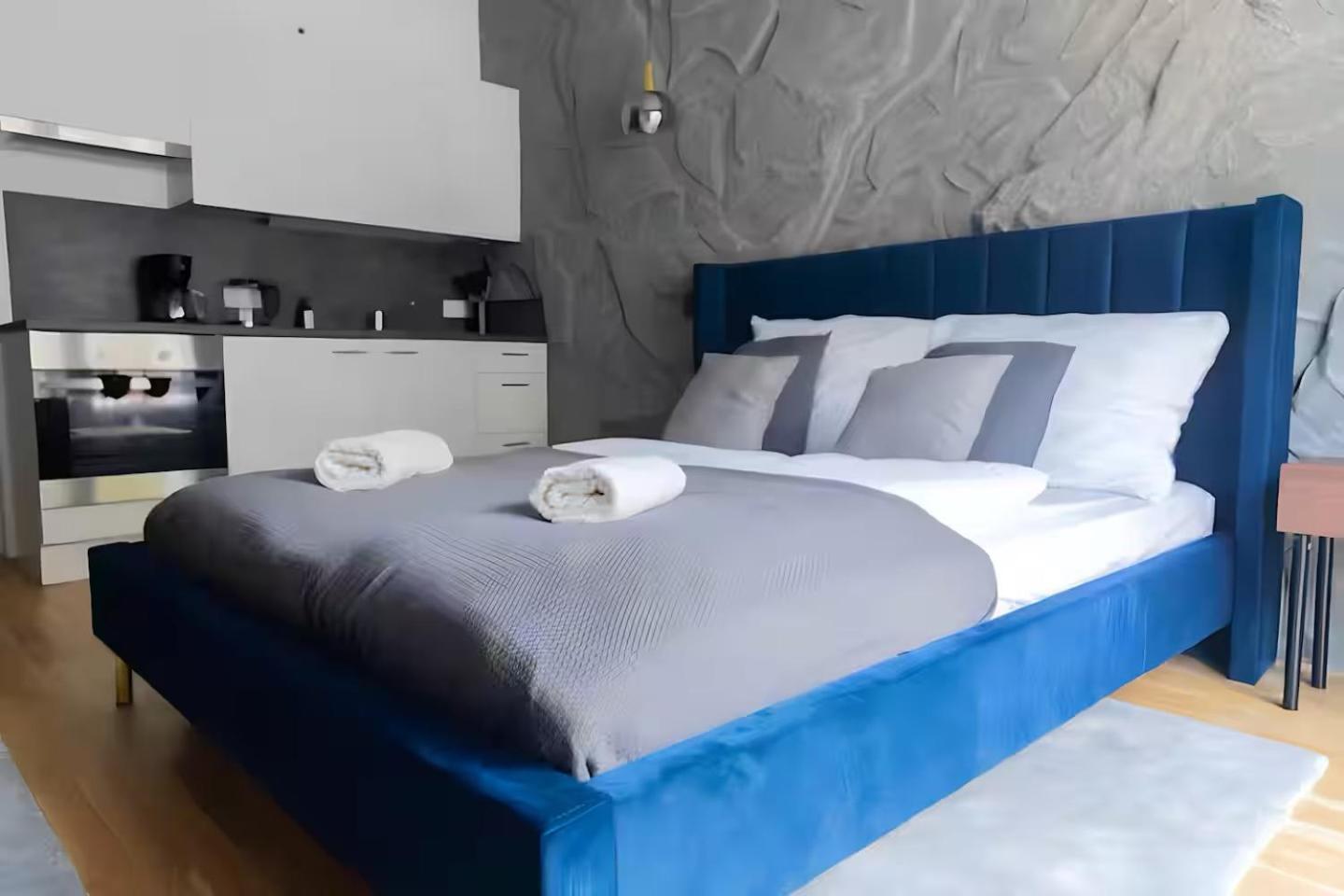 Appartement Fast Wifi - 3 Min Walk To Metro - On-site Parking For 19,90 Eur