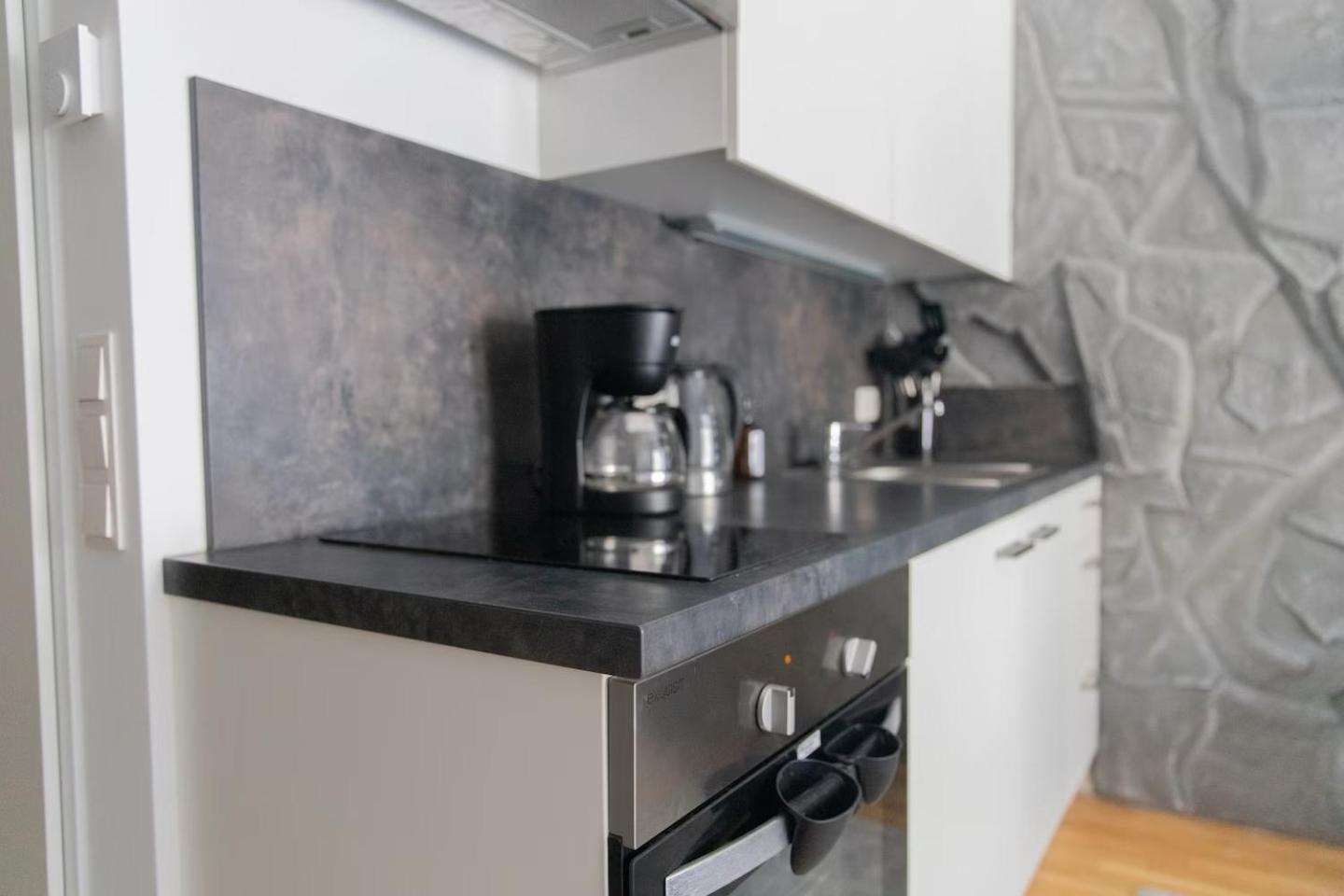 Fast Wifi - 3 Min Walk To Metro - On-site Parking For 19,90 Eur