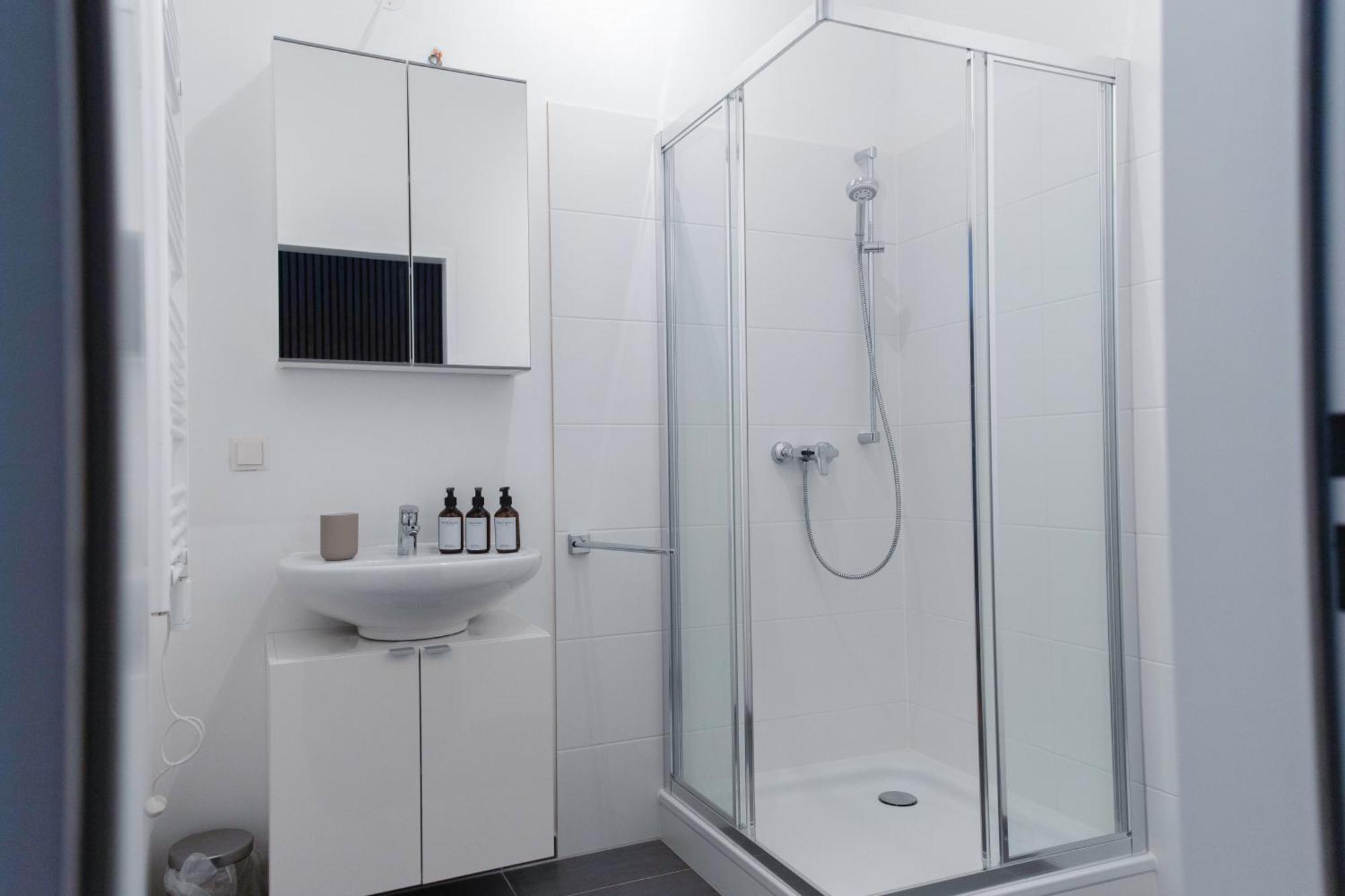 Fast Wifi - 3 Min Walk To Metro - On-site Parking For 19,90 Eur